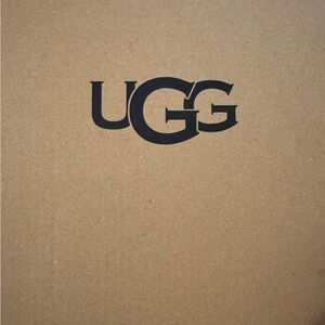 UGG W Tasman II Box with Burgundy Shoe Graphic